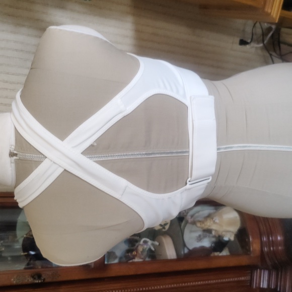 2 bras with adjustable shoulder and chest straps 2XL - Picture 9 of 14